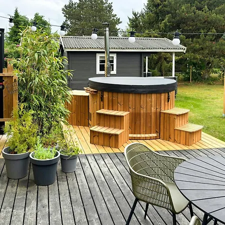 Summer House With Wilderness Bath Near The Semesterbostad *