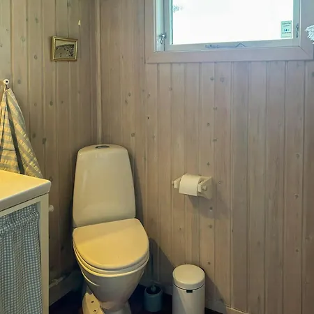 Semesterbostad Summer House With Wilderness Bath Near The Store Fuglede
